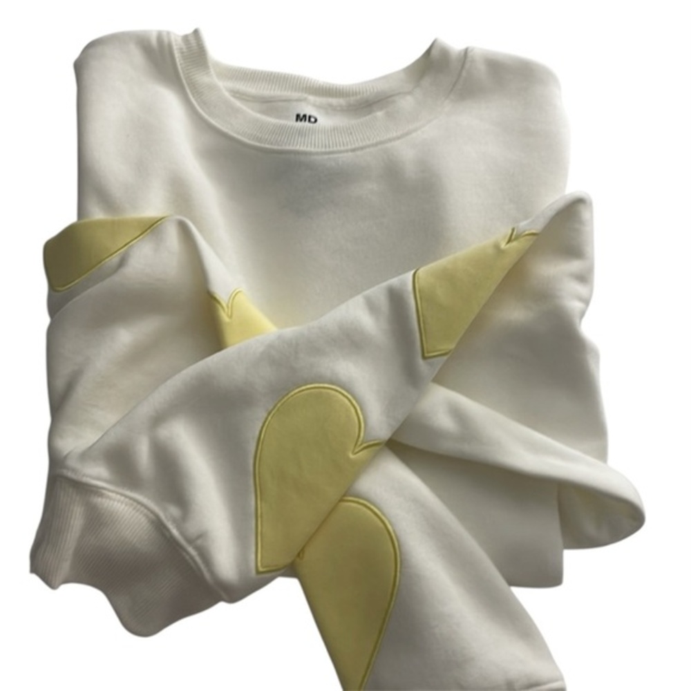 Goodie Two Sleeve Heart on My Sleeves Crewneck Sweatshirt Sz Large
